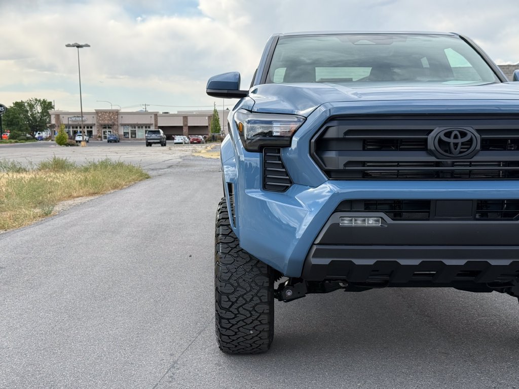 Used 2026 Toyota Tacoma SR5 AWD/4WD image 4