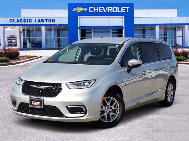 Used 2023 Chrysler Pacifica Touring-L FWD image 1