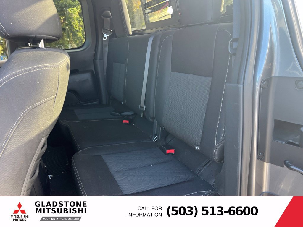 Used 2017 Nissan Titan SV AWD/4WD image 8