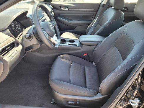 Used 2025 Nissan Altima 2.5 SV FWD image 14