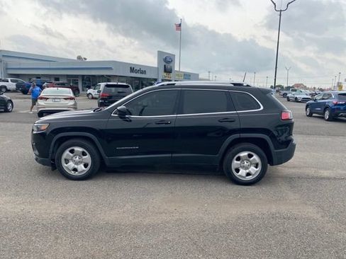 Used 2019 Jeep Cherokee Latitude FWD image 3