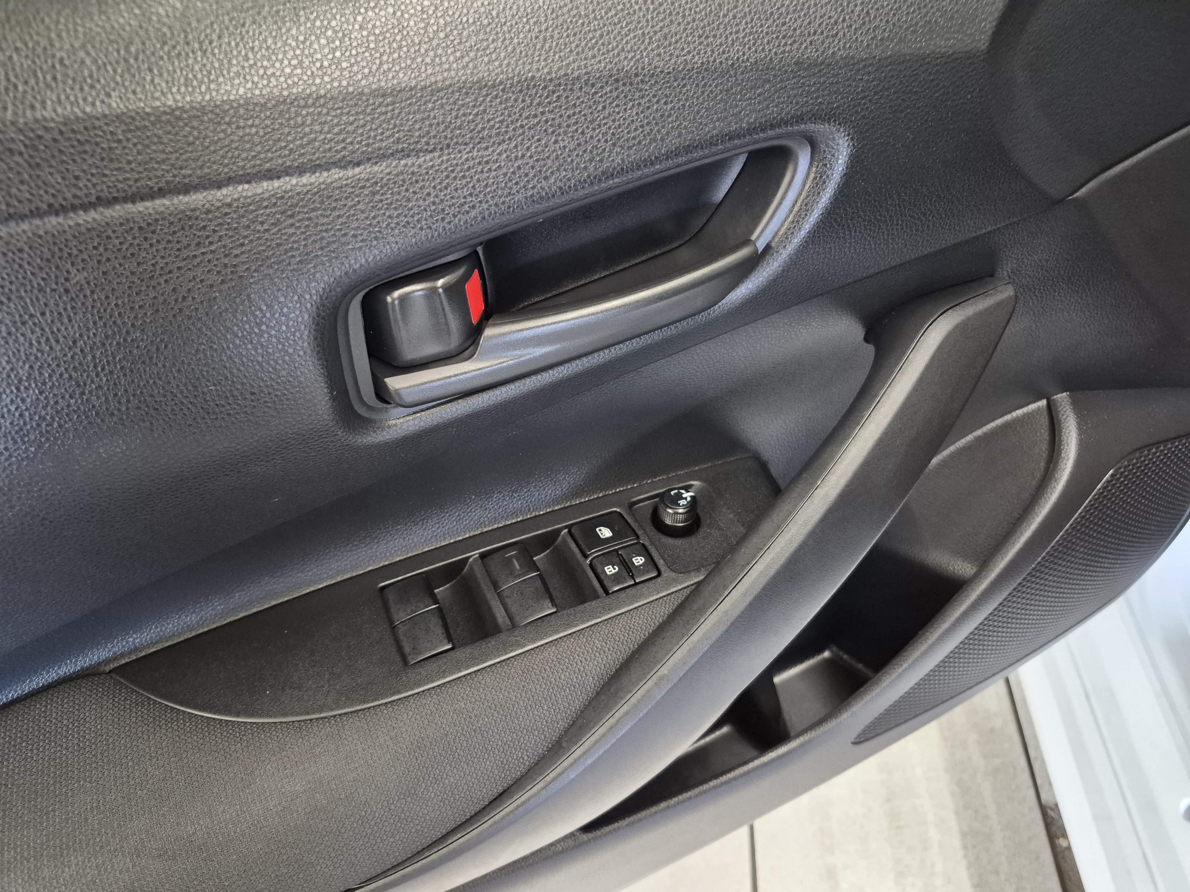Used 2025 Toyota Corolla LE FWD image 11