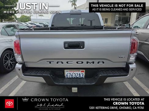 Used 2020 Toyota Tacoma TRD Sport w/ Technology Package RWD image 3
