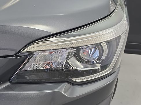 Used 2020 Subaru Forester Premium AWD/4WD image 32