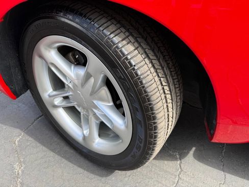 Used 2004 Chevrolet SSR w/ Preferred Equipment Group RWD image 28