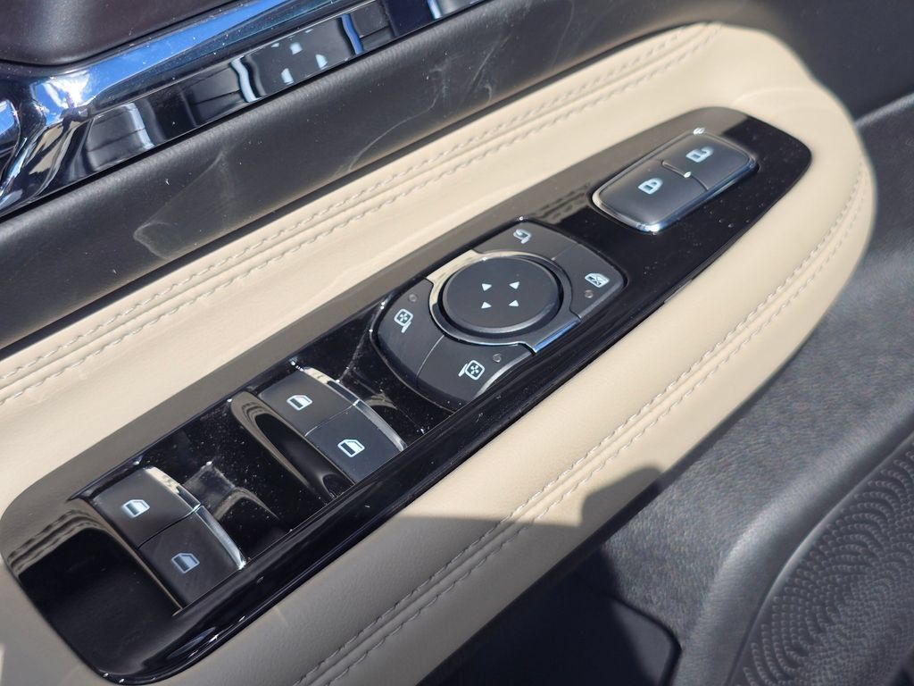New 2025 Lincoln Corsair Grand Touring w/ Jet Appearance Package AWD/4WD image 24