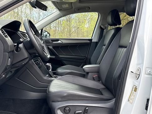 Used 2023 Volkswagen Tiguan SE image 12