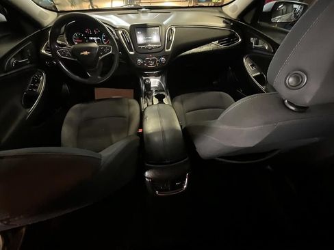 Used 2017 Chevrolet Malibu LT FWD image 4
