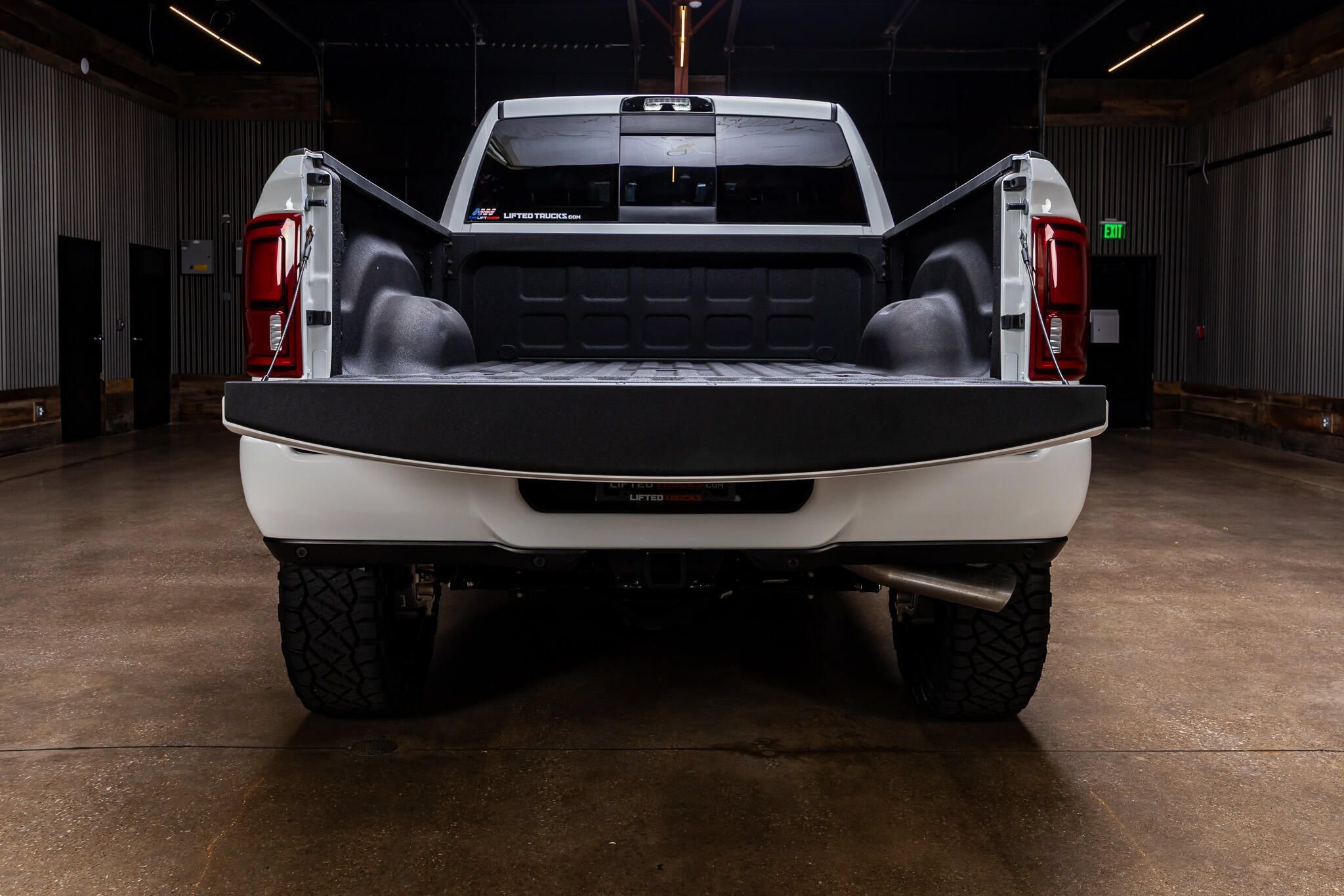 Used 2025 RAM 2500 Laramie AWD/4WD image 9