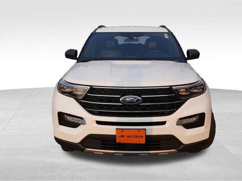 Used 2020 Ford Explorer XLT w/ Equipment Group 202A AWD/4WD image 12