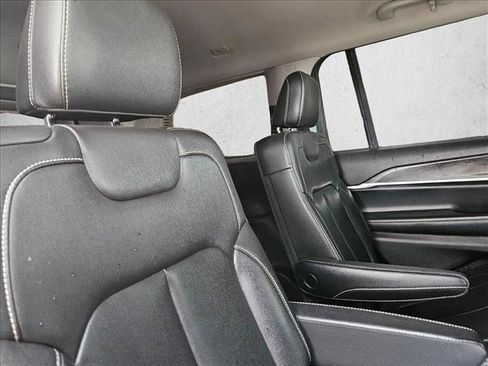 Used 2023 Jeep Grand Cherokee L Limited w/ Luxury Tech Group II AWD/4WD image 24