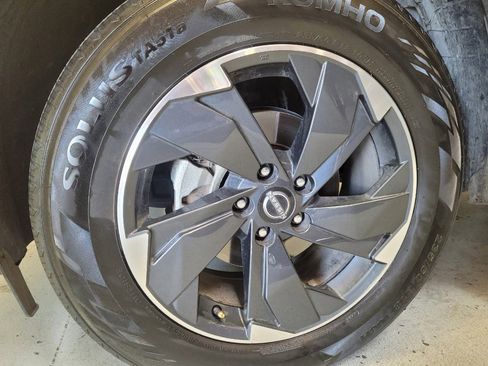 Used 2024 Nissan Rogue SV image 31