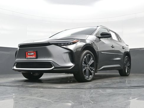 Used 2024 Toyota bZ4X Limited image 29