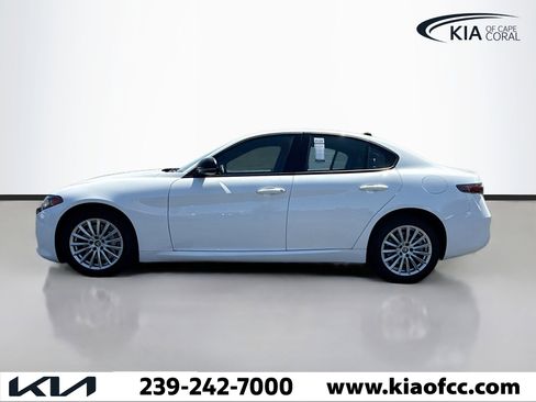 Used 2024 Alfa Romeo Giulia Sprint AWD/4WD image 2