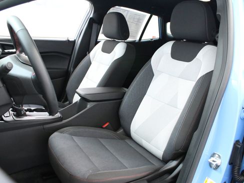 Certified 2024 Chevrolet Trax RS w/ Driver Confidence Package FWD image 22