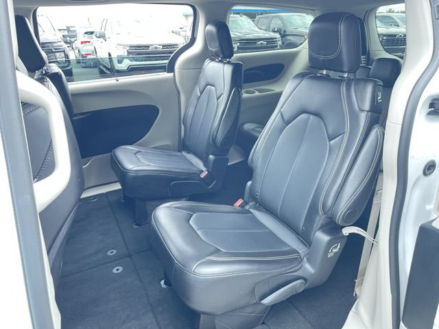 Used 2024 Chrysler Pacifica Touring-L FWD image 23