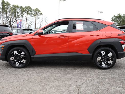Used 2025 Hyundai Kona SEL image 2