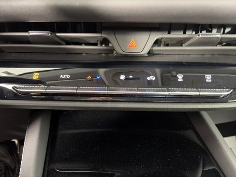 Used 2025 Buick Envision Sport Touring AWD/4WD image 25