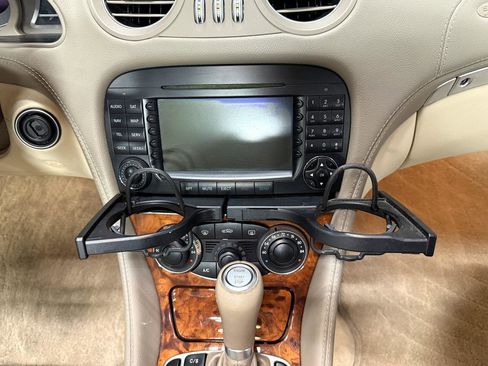 Used 2008 Mercedes-Benz SL 550 image 97