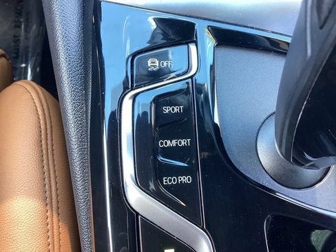 Used 2021 BMW 530i xDrive w/ Premium Package AWD/4WD image 25