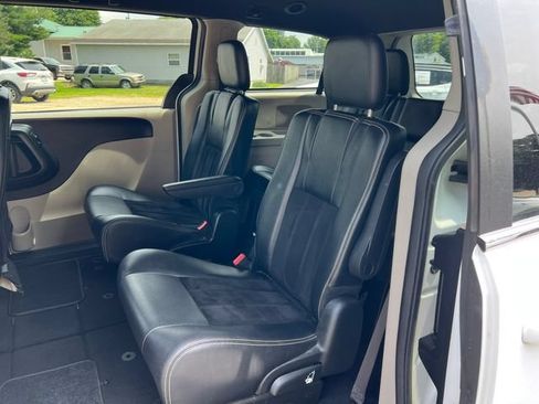 Used 2017 Dodge Grand Caravan SXT FWD image 5