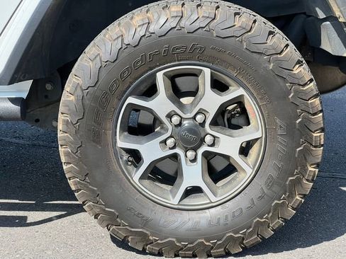 Used 2019 Jeep Wrangler Unlimited Rubicon w/ LED Lighting Group AWD/4WD image 11