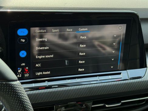 Used 2022 Volkswagen Golf R image 31