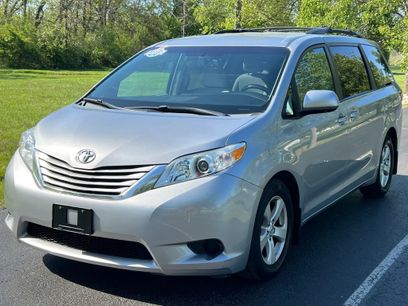 Used 2017 Toyota Sienna LE