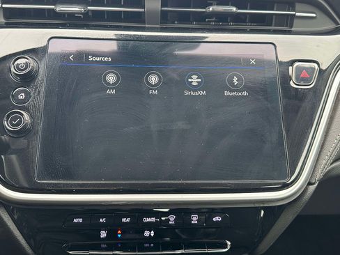 Certified 2023 Chevrolet Bolt EUV LT w/ Driver Confidence Package image 9