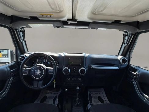 Used 2017 Jeep Wrangler Unlimited Sahara AWD/4WD image 12