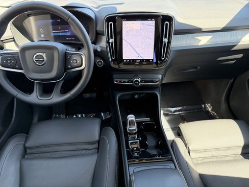 Certified 2024 Volvo XC40 B5 Plus w/ Protection Package Premier image 16