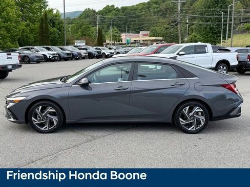 Used 2024 Hyundai Elantra SEL w/ Convenience Package FWD image 9