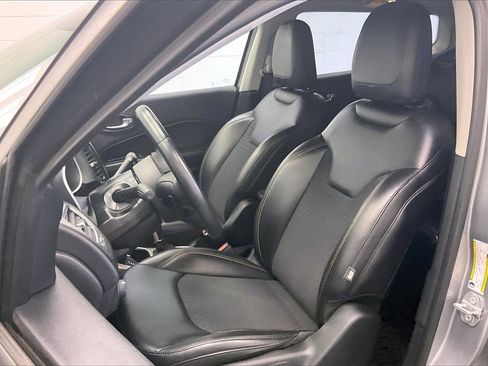 Used 2019 Jeep Compass Latitude image 14