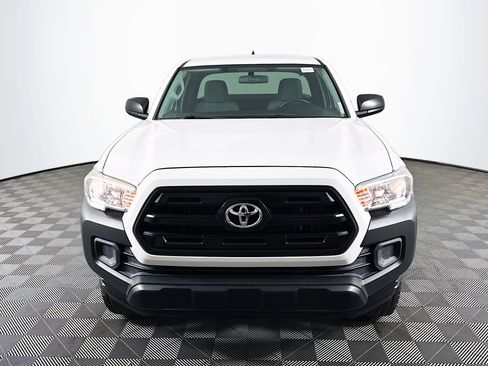 Used 2017 Toyota Tacoma SR image 2