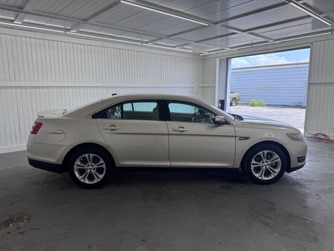 Used 2018 Ford Taurus SEL FWD image 4