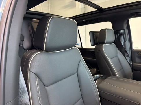 New 2026 Chevrolet Suburban Premier image 34