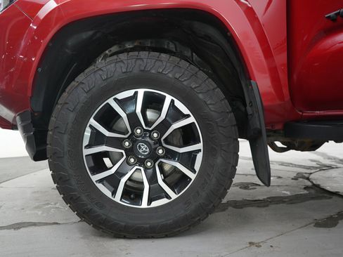 Used 2021 Toyota Tacoma TRD Sport AWD/4WD image 30