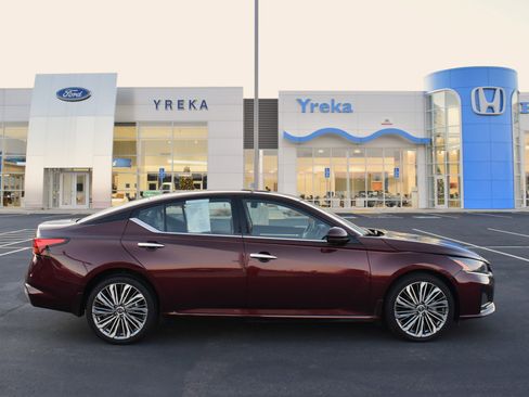 Used 2024 Nissan Altima 2.5 SL image 1