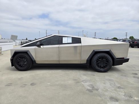 Used 2024 Tesla Cybertruck AWD Crew Cab image 7