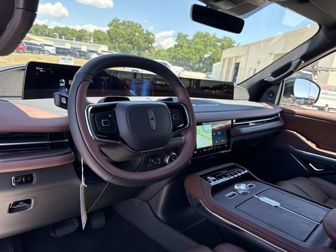 New 2026 Lincoln Navigator Reserve AWD/4WD image 35