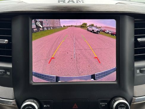 Used 2019 RAM 1500 Laramie AWD/4WD image 3
