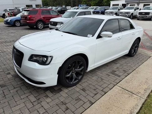Used 2021 Chrysler 300 S RWD image 2