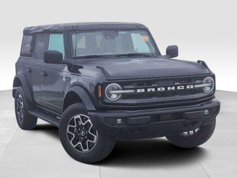 Used 2022 Ford Bronco Outer Banks image 2