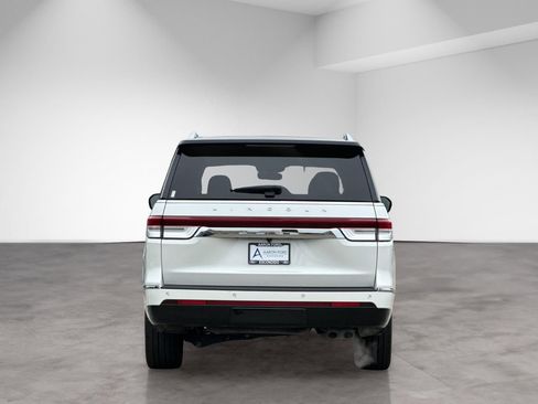Used 2024 Lincoln Navigator Reserve AWD/4WD image 5