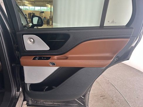 Used 2023 Lincoln Aviator Reserve w/ Equipment Group 201A RWD image 16