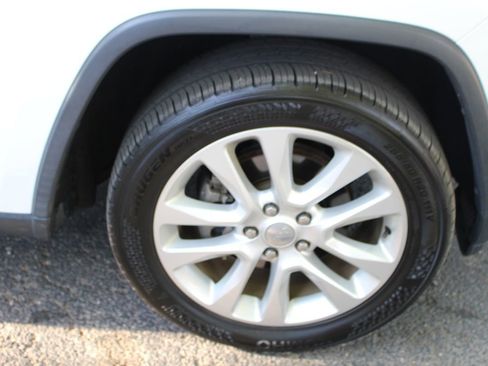 Used 2017 Jeep Grand Cherokee Limited image 48