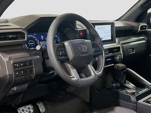Used 2025 Toyota Tacoma TRD Sport RWD image 7