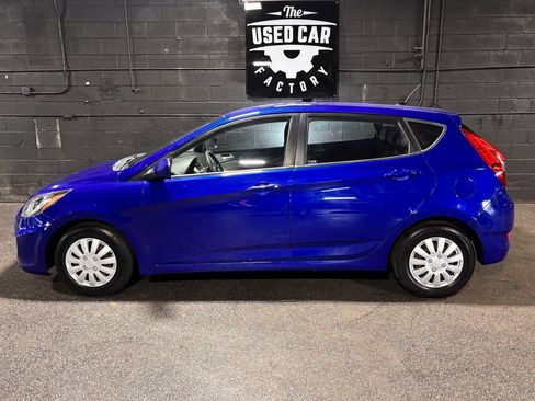 Used 2012 Hyundai Accent GS FWD image 2