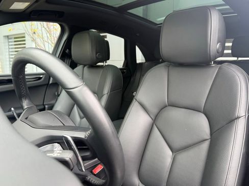Used 2023 Porsche Macan S AWD/4WD image 28
