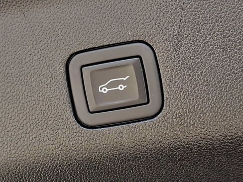 Used 2023 GMC Yukon SLT AWD/4WD image 29